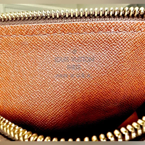 Authentic Louis Vuitton Monogram Canvas Papillion 28 Handbag (Date Code added) - Picture 8 of 16